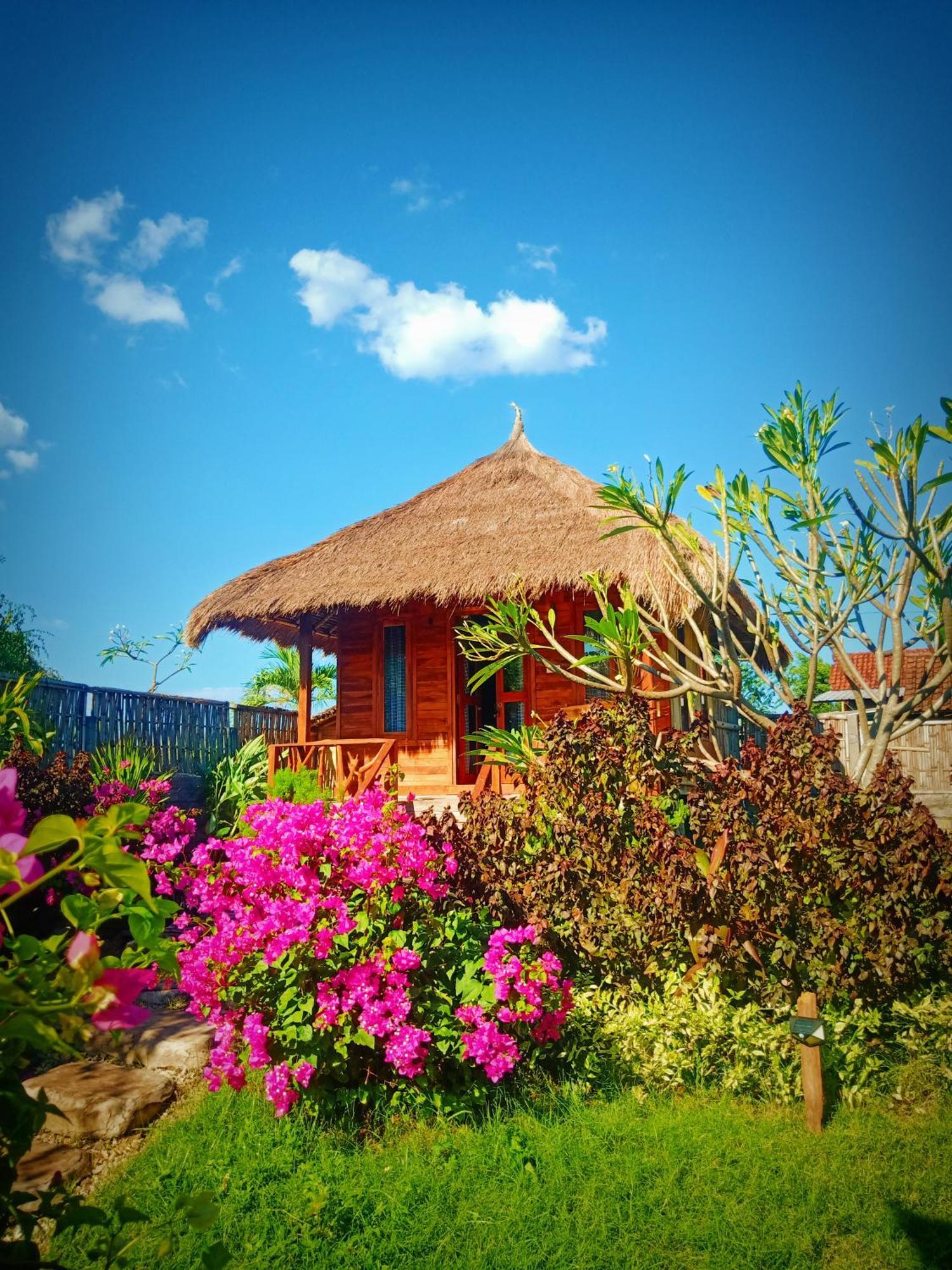 Umah Kayu 2-Menjangan Homestay بانُوويدانغْ المظهر الخارجي الصورة